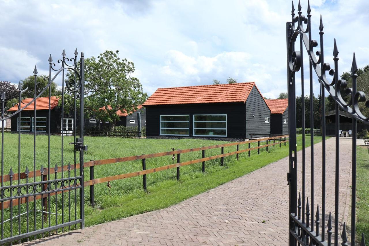 Met De Kippen Op Stok - Vakantiehuisjes Villa Baexem Bagian luar foto